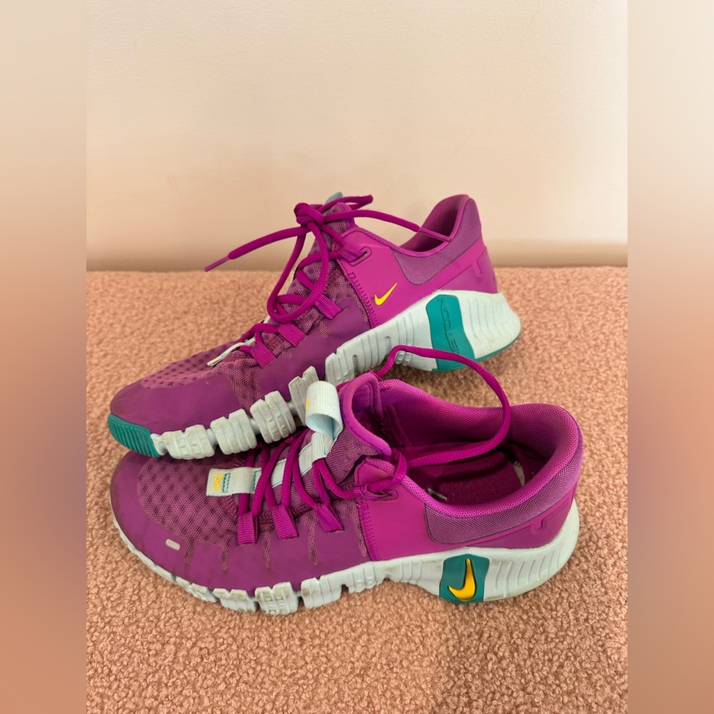 Nike Women's Metcom 5, Size 9.5, Hyperviolet